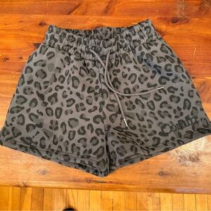 Women's Comfrt Leopard Print Lounge Shorts